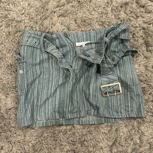 Size M blue mini skirt with buckle